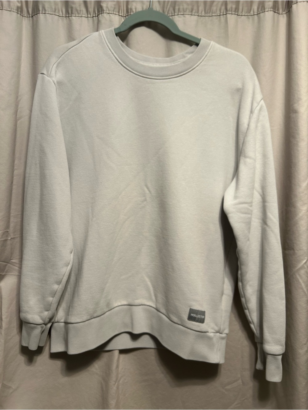 Hollister Men's Crewneck Sweatshirt in Light Gray